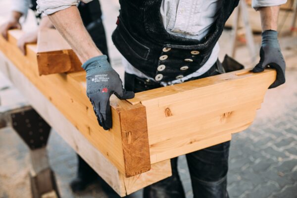 Traditionelle Holzverbindung aus der Zimmerei und Tischlerei Wittorf